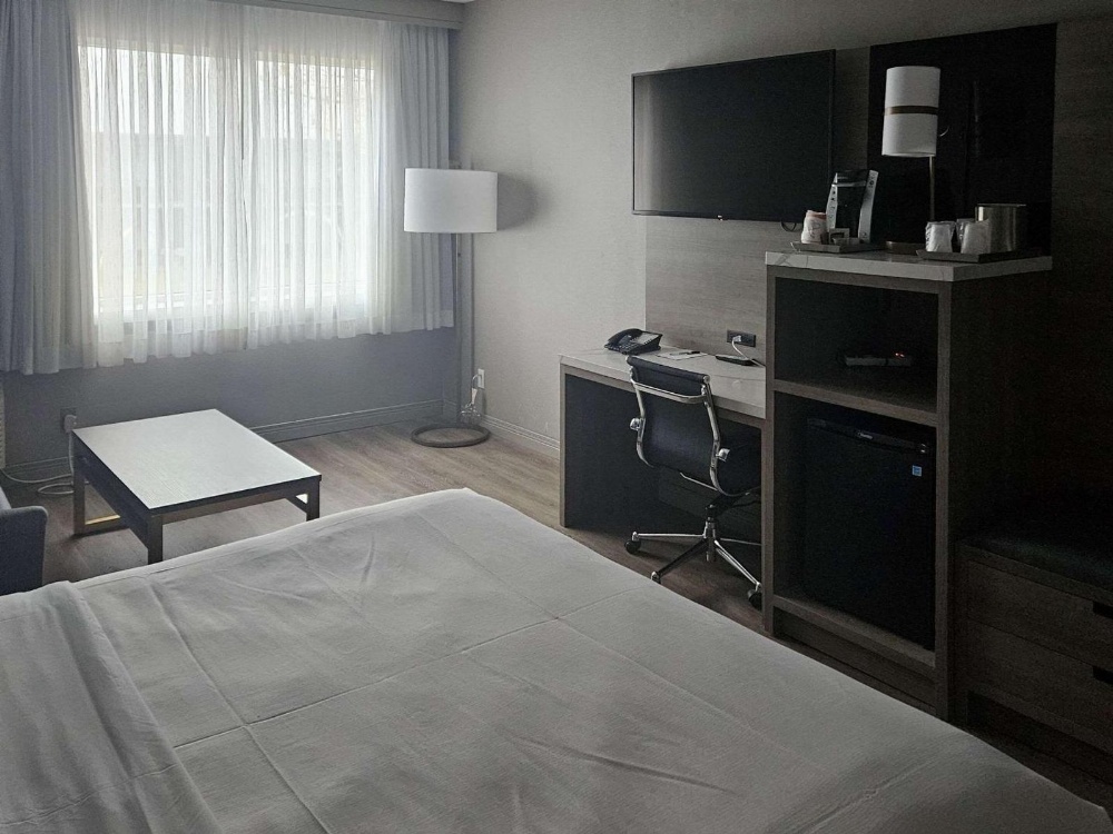 Suite with One Double Bed - Accessible/Non-Smoking